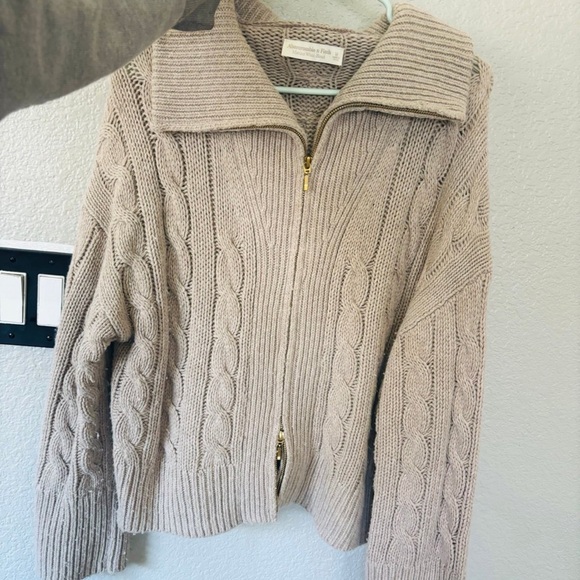 Abercrombie and Fitch Merino Wool-Blend Collared Full-Zip Sweater medium - Picture 2 of 2